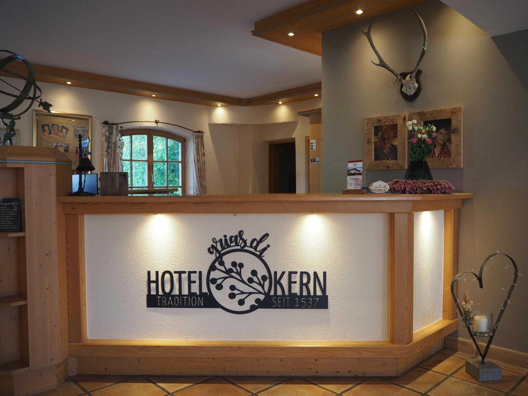 Hotel Garni Kern Halfing Extérieur photo